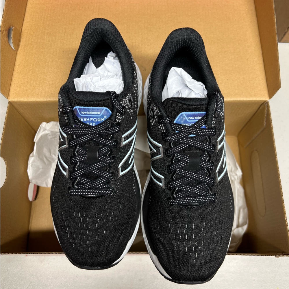 New balance black sneakers. Brand new never worn